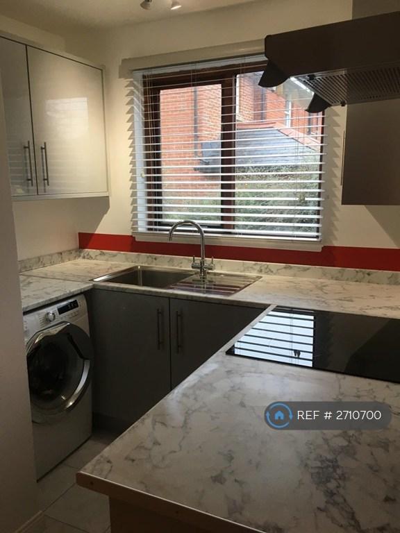 Studio flat in Penlee House, Woking, GU22 (#2710700)