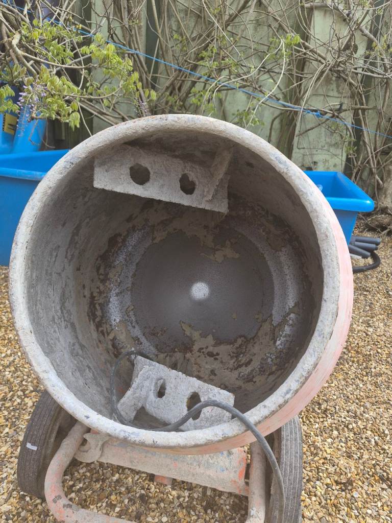 Belle 110v cement mixer