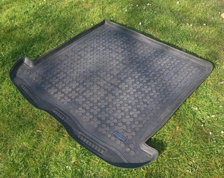 Volvo v50 rubber boot mat