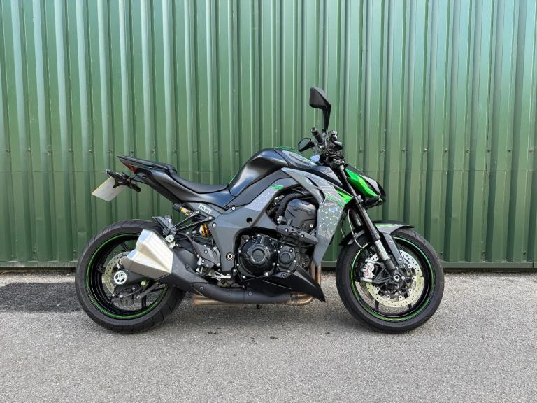 Kawasaki Z1000 R Edition Naked Sports Bike 2020 Two Owners 6600 Miles FSH 