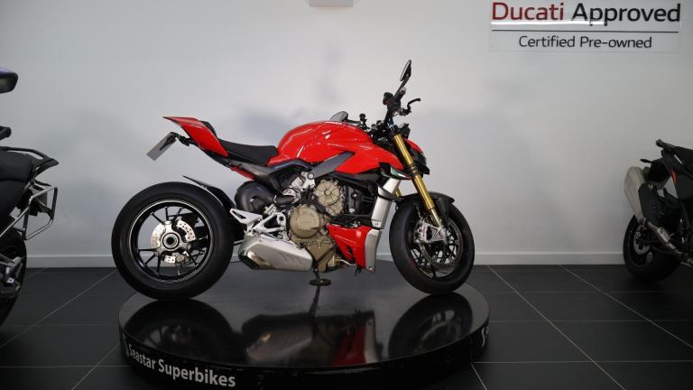 DUCATI STREETFIGHTER V4 S - 2022 - 12000 MILES
