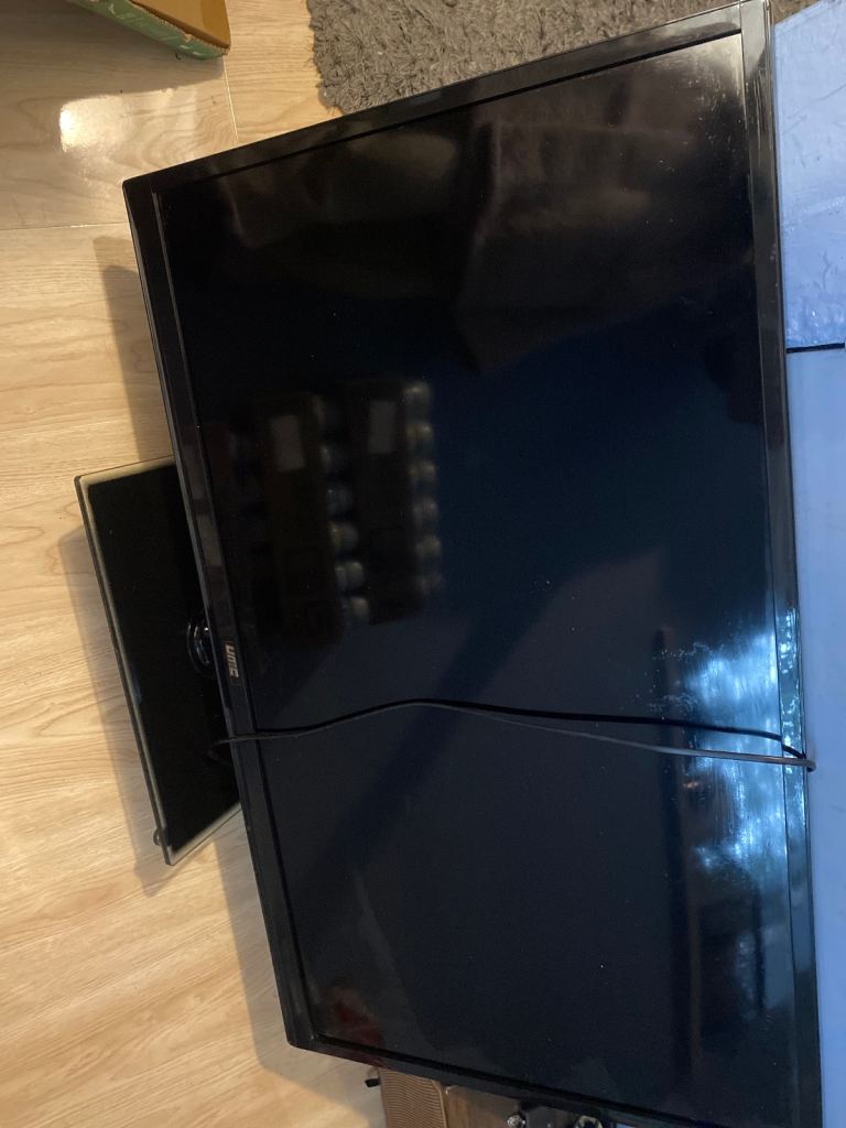 39 inch LED tv television hardly used it was in spare room tv