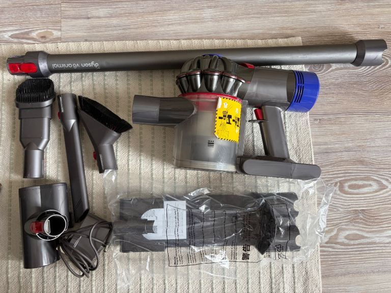 Dyson V8 Cordless Vacuum Cleaner - Grey/Blue, Good Condition