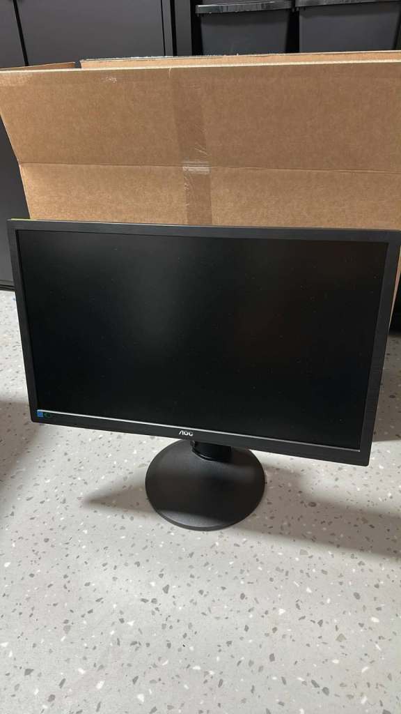 AOC Desktop Computer Monitor with Cables – Good Condition