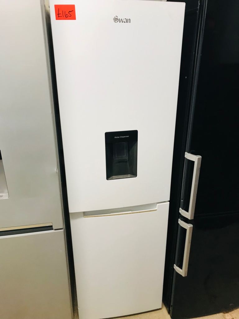 🚚 swan fridge freezer with water dispenser £165