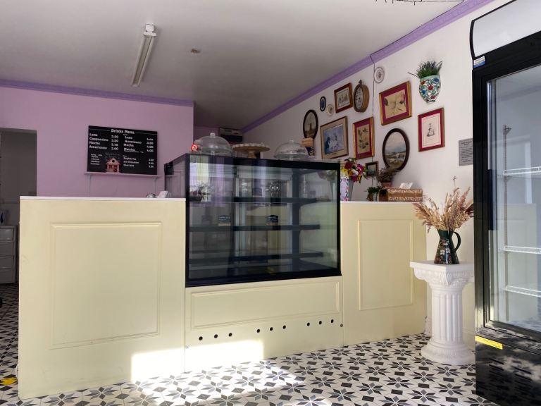 Commercial display fridge with double counter 