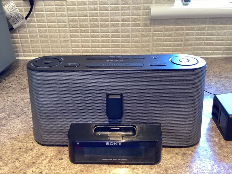 Sony FM/AM Clock Radio with iPod Dock