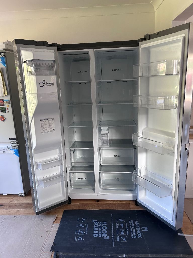 lG UVnano American fridge freezer GSLD81PZRF with drinks and ice dispenser