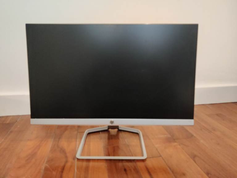 HP 22F Display (21.5" / 54.6 cm) Silver HDMI / VGA | Great Condition with cables & wireless mouse