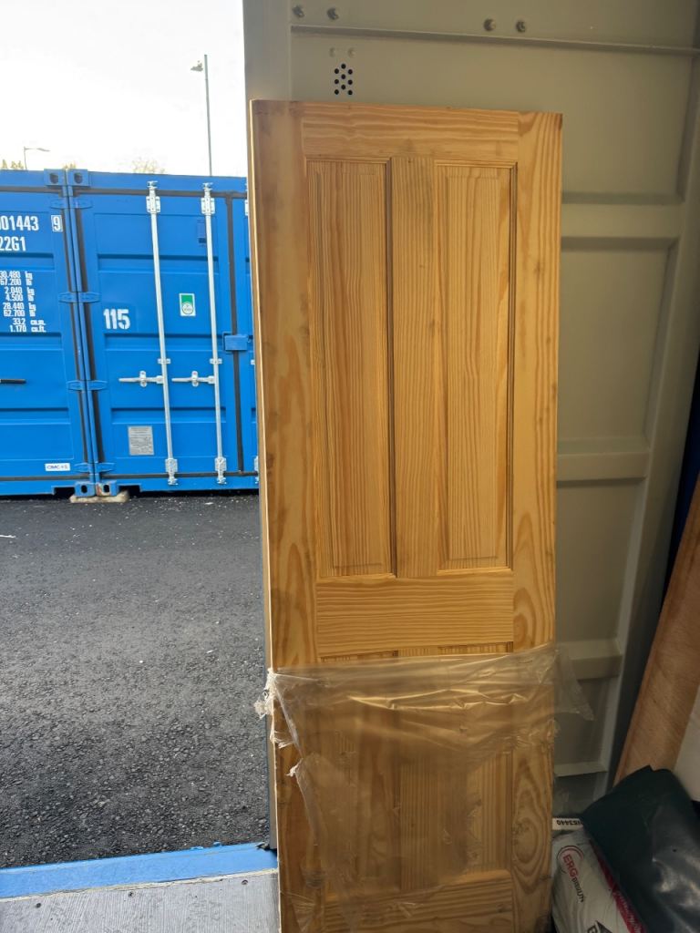 Red pine door- 35x 686x 1985