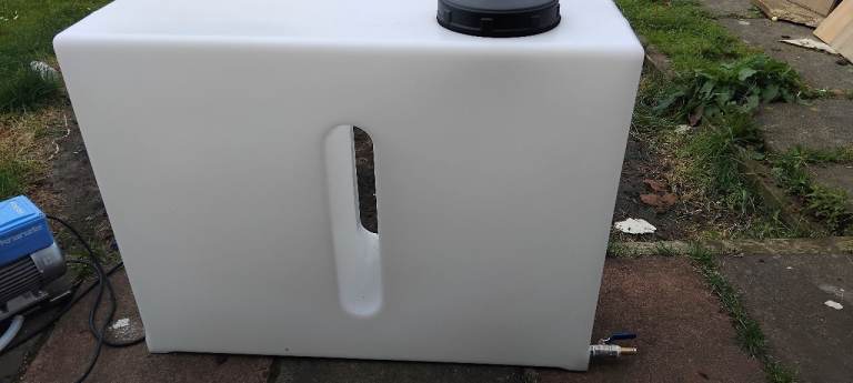 White Plastic Water Butt / Storage Tank with Tap