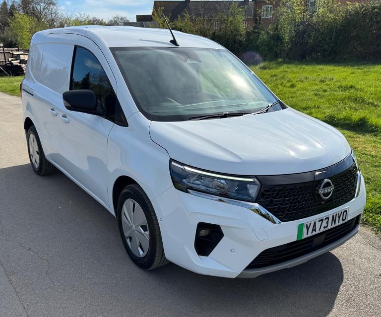 2023 Nissan Townstar Tekna 90kW 45kWh Electric SWB L1 White Van - 8010 Miles