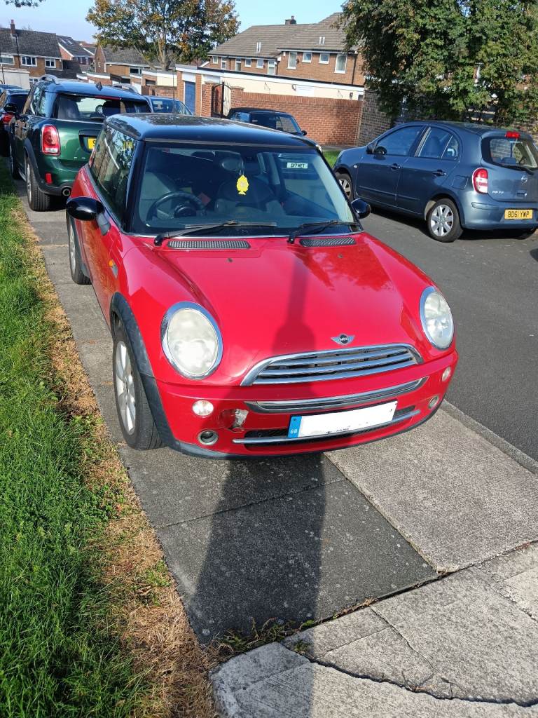 Breaking Mini R50 Cooper 1.6 petrol 2005, chilli red