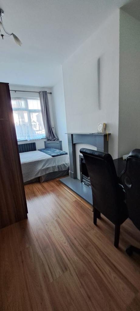 Spacious Double room To rent. in Hayes!!