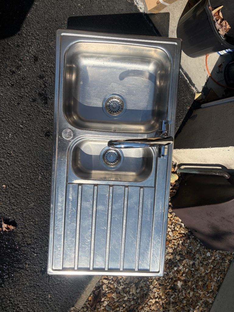 1 & 1/2 bowl Blanco kitchen sink with wastes and taps. Good condition. 