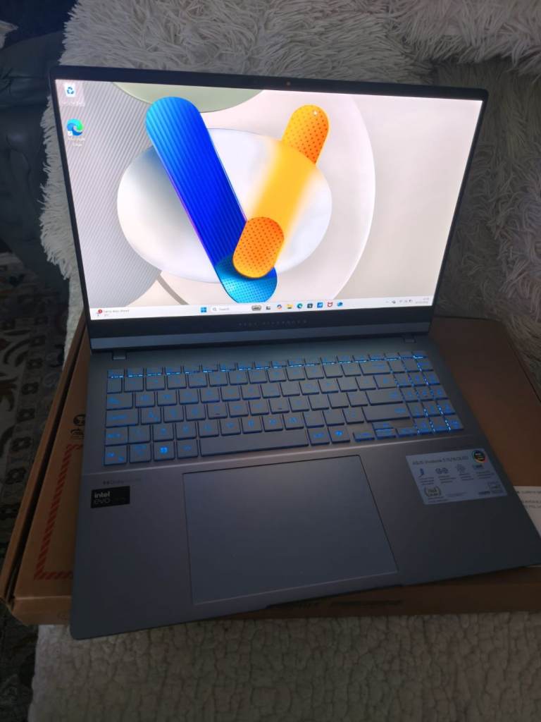 ASUS Vivobook S 15 OLED  Laptop -  Ultra 7, 1 TB SSD,