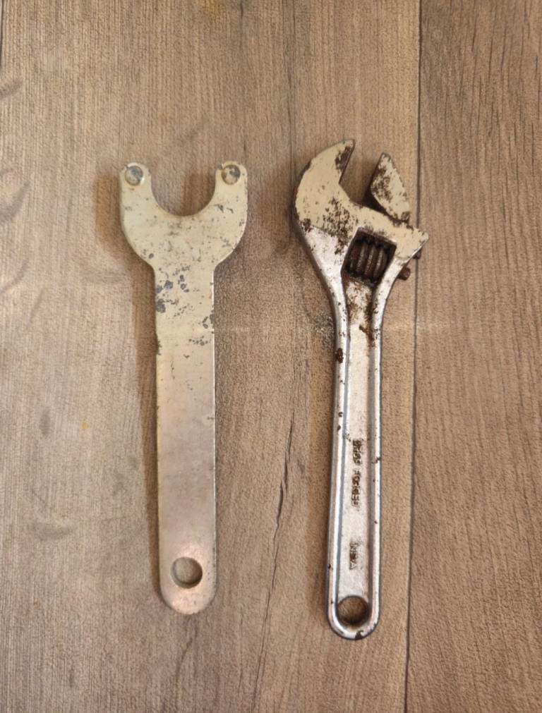 Adjustable spanner small one
