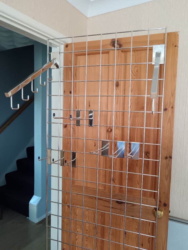 Metal Grid Retail Display Stand with Hooks – Good Condition
