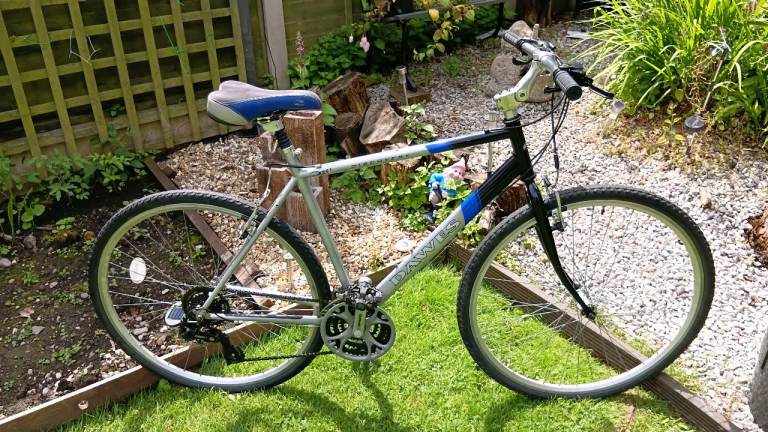 Dawes Discovery 201 Hybrid bike 