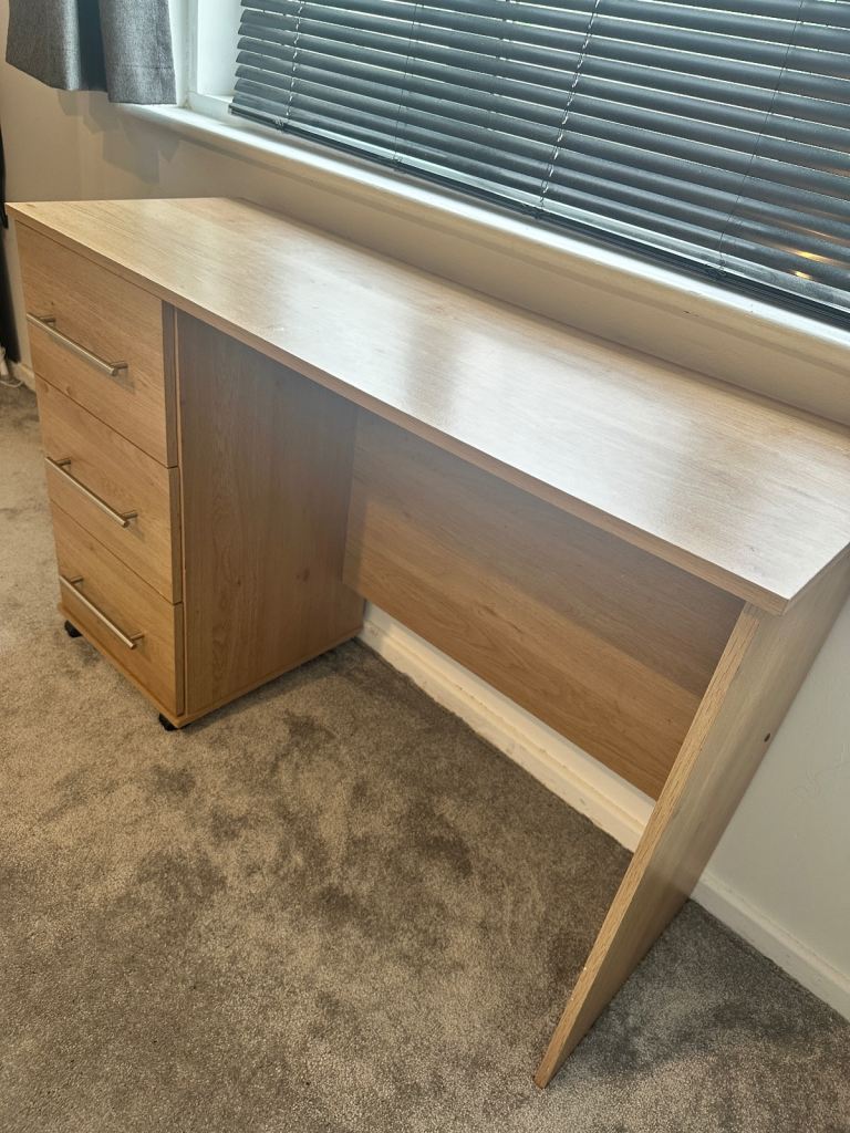 Premium-Quality Office Desk – 3 Drawers – Light Oak Finish – £40 Only! 🪵