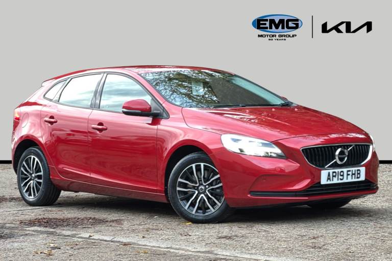 image for  Volvo V40 1.5 T2 Gpf Momentum Nav Plus Hatchback 5dr Petrol Auto Euro 6 s/s