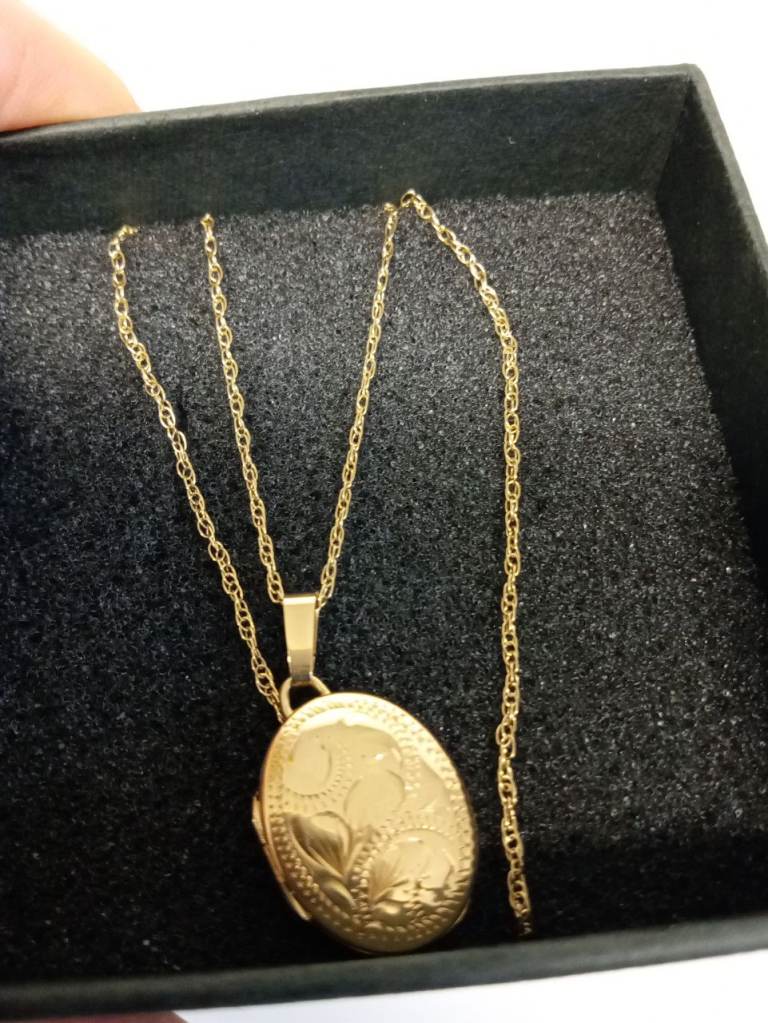 image for Vintage JAM 9 K 375 solid gold . Small Floral locket with chain 