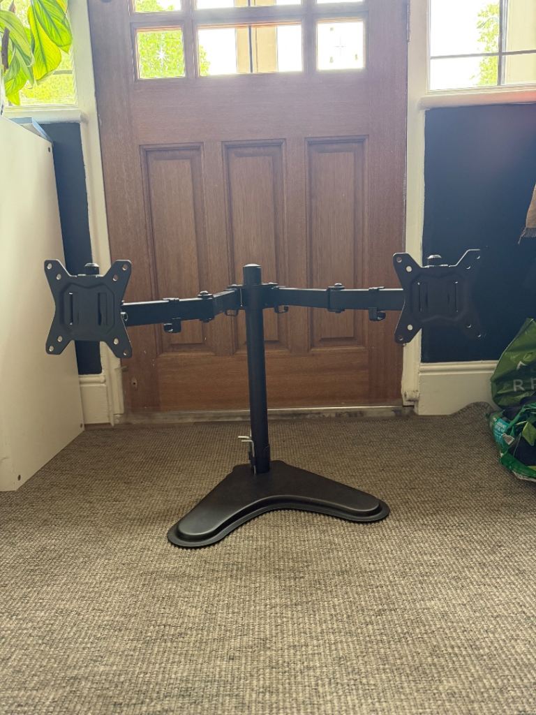 Dual monitor stand