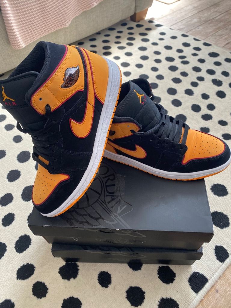 Nike Air Jordan 1 Mid SE Black Orange UK 7.5