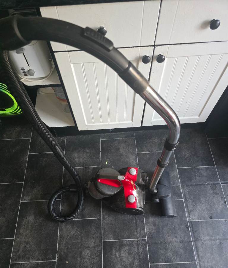 Cleaner  vacuum cleaner 
