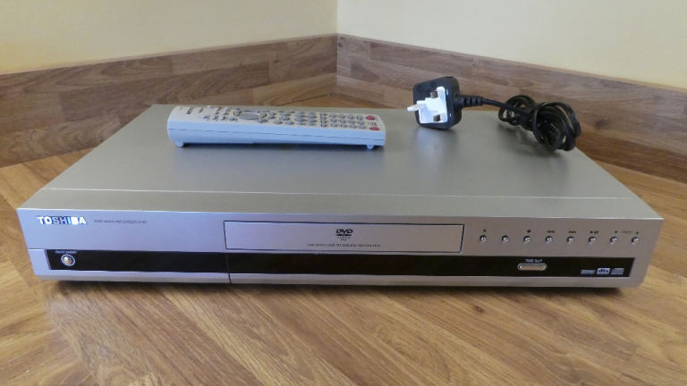 DVD Recorder Toshiba D-R3SB Works Perfectly but needs a New Remote Control