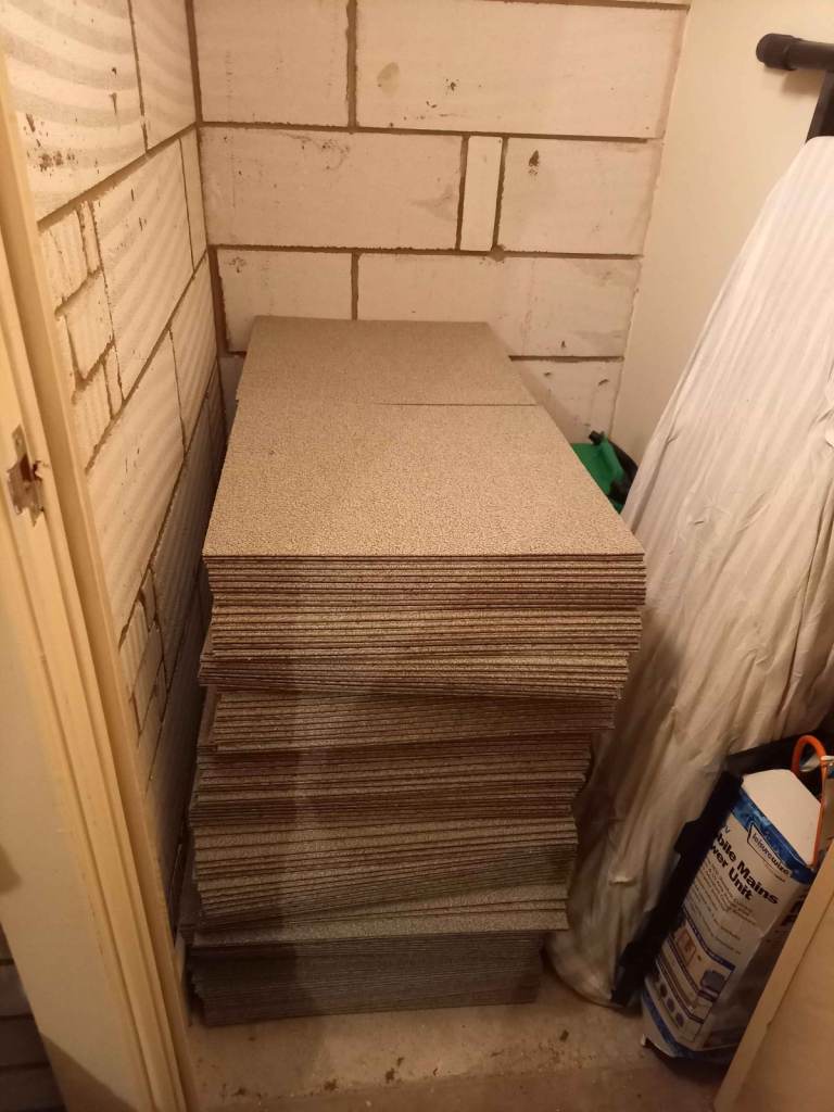 Light Grey Carpet Tiles £1 each 150 available (Like New Condition, 50cmx50cm Tiles)