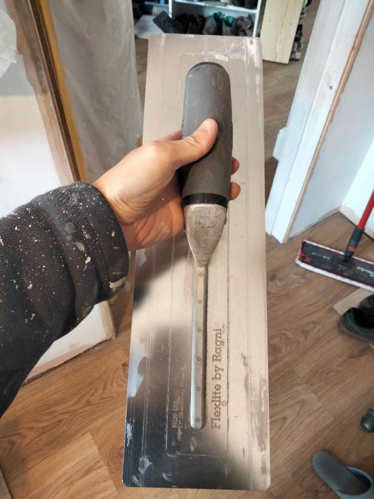 Ragni Flex-Lite Skimming Trowel 17" x 4 3/4"