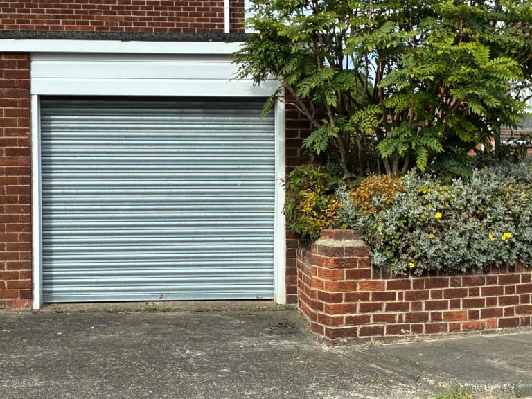 Garage to rent, SR6 