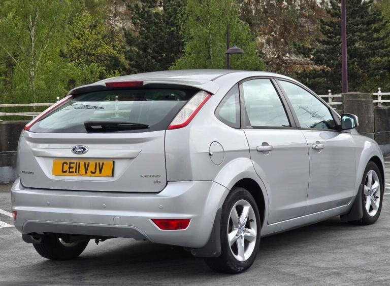 FORD FOCUS 1.6 PETROL MANUAL IN CLEAN CONDITION. 1 YEAR MOT FULL SERVICE HISTORY