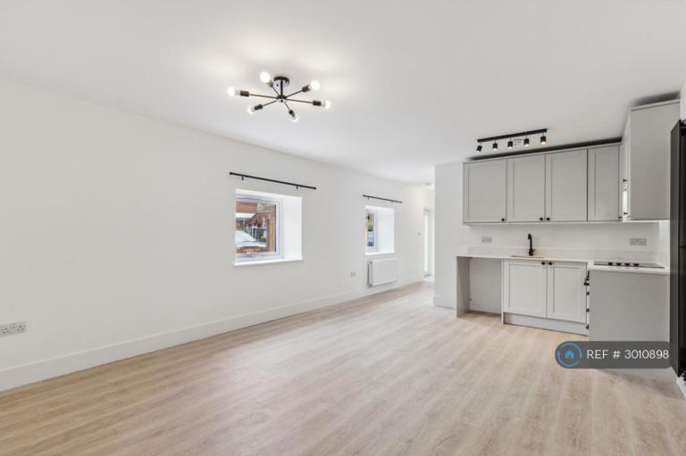 1 bedroom flat in Melbourn St, Royston, SG8 (1 bed) (#3010898)