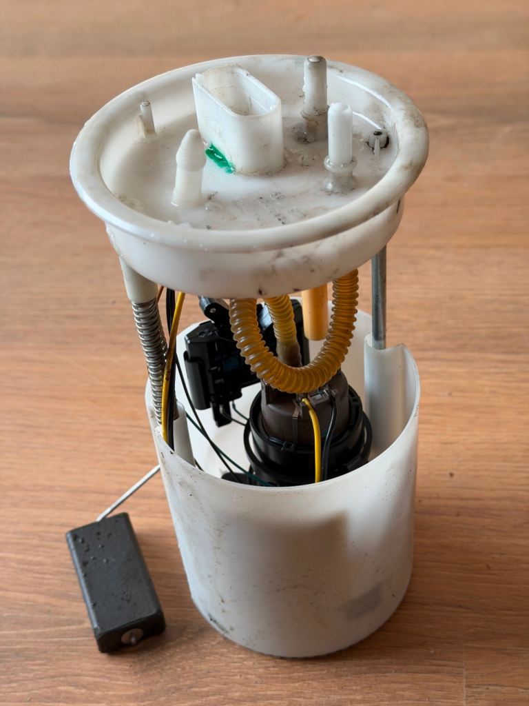 Fuel pump genuine part (used)  for VOLKSWAGEN POLO