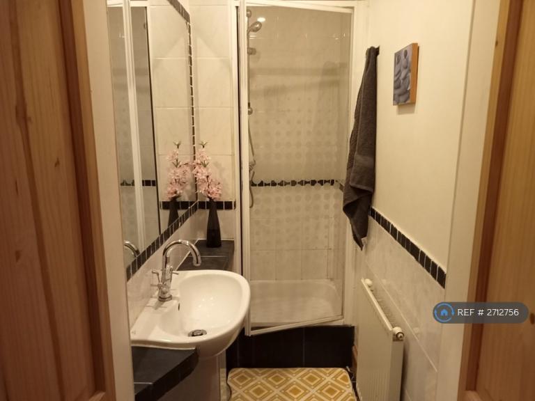 1 bedroom flat in Henderson Street, Edinburgh, EH6 (1 bed) (#2712756)