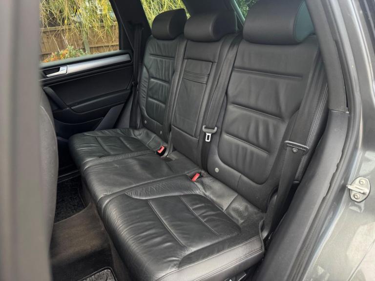 2016 Volkswagen Touareg 3.0 TDI V6 BlueMotion Tech R-Line Tiptronic 4WD Euro 6 (s/s) 5dr ESTATE D...