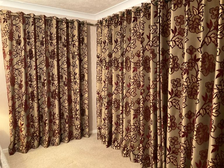 3 High Quality Lounge Curtains and 6 Matching Cushion Covers