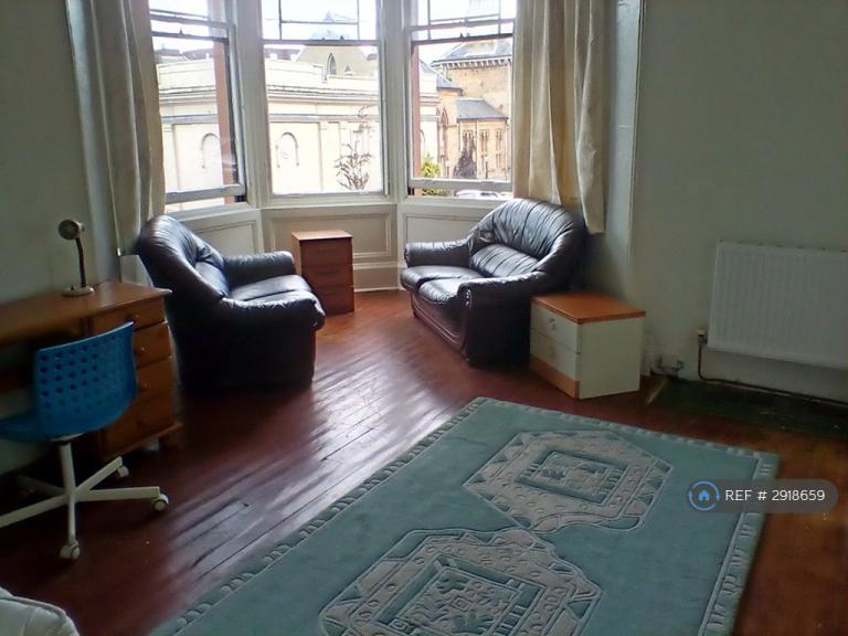4 bedroom flat in Cranworth St, Glasgow, G12 (4 bed) (#2918659)