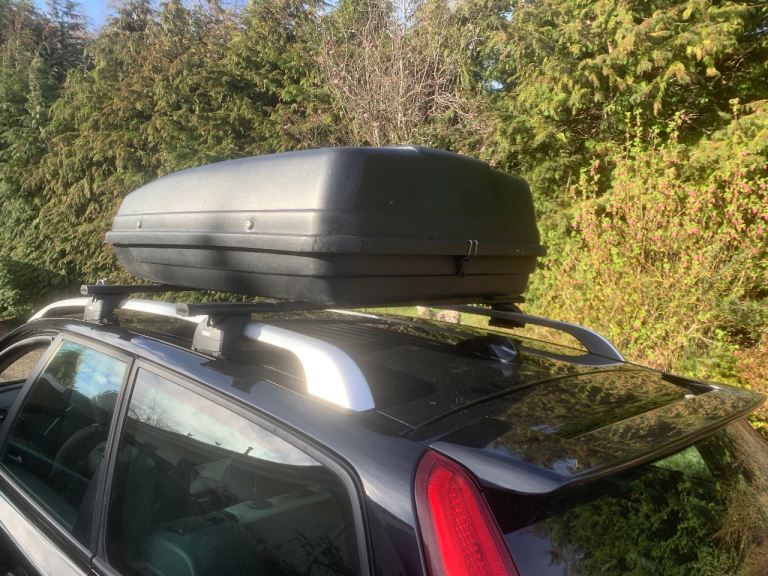 Thule Roof rack with Roof Box Universal 