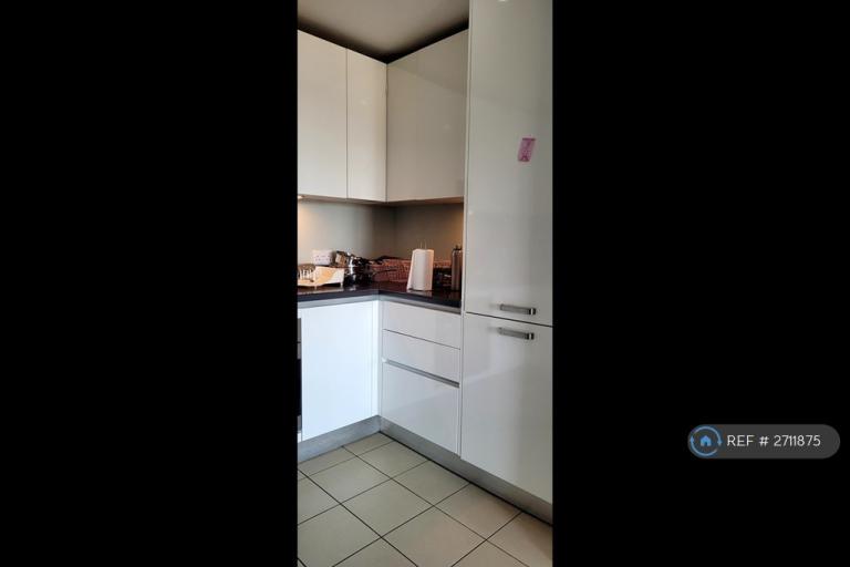 2 bedroom flat in London Road, Isleworth, TW7 (2 bed) (#2711875)