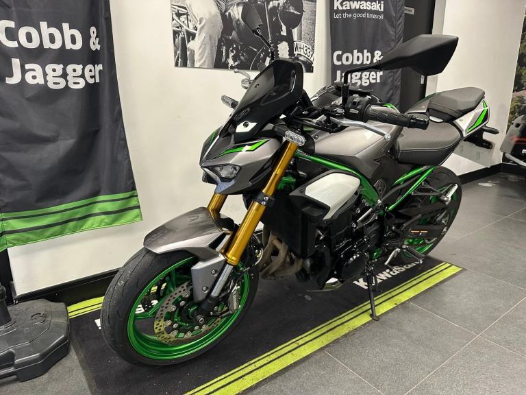 KAWASAKI Z900 SE PERFORMANCE--AKRAPOVIC-OHLINS SHOCK-BREMBO BRAKES