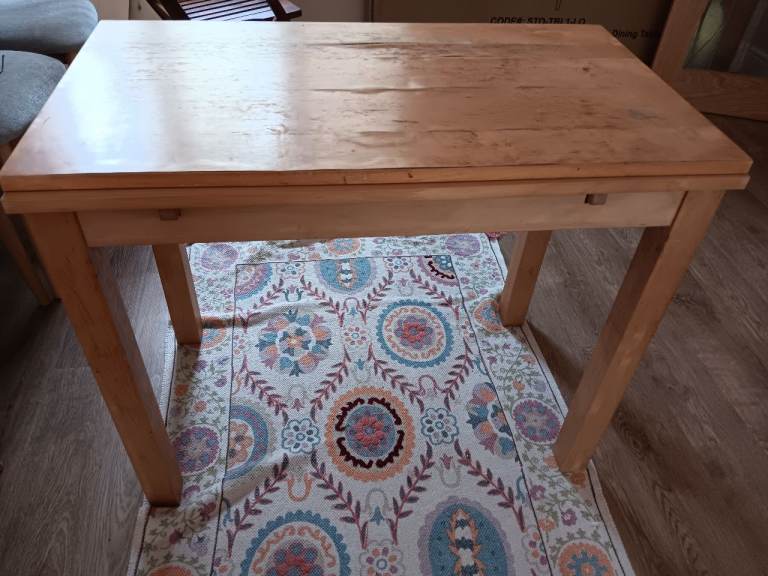 Sturdy Wooden Extendable Dining Table for 4 People