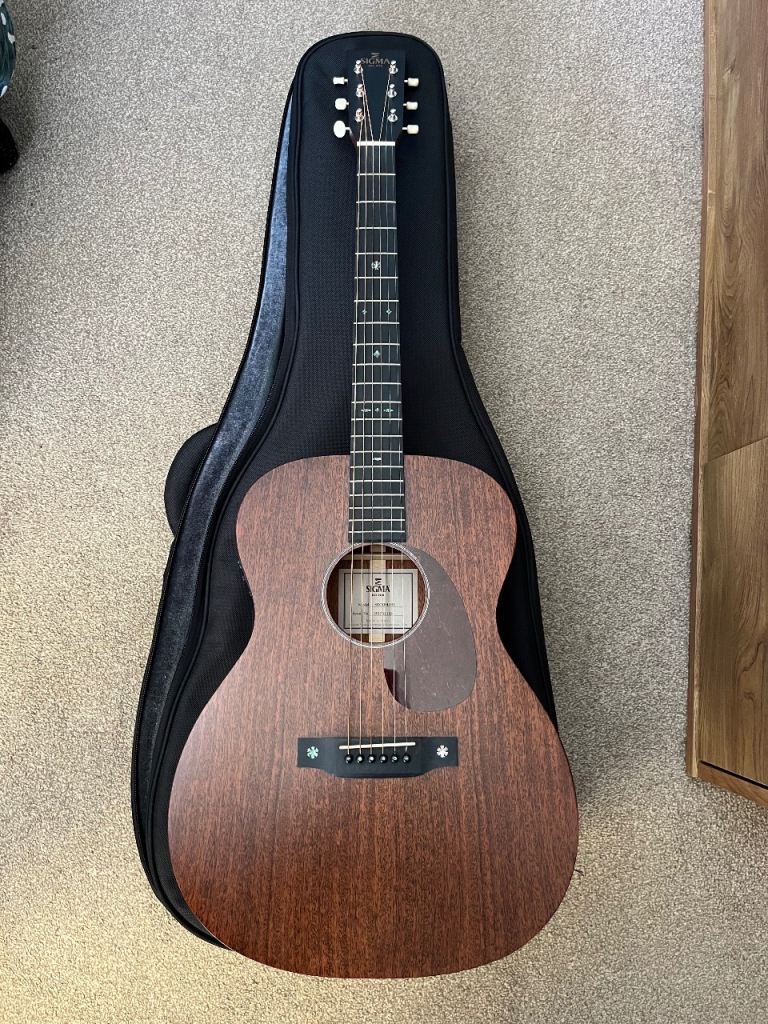 Sigma S000m-15e electro acoustic guitar
