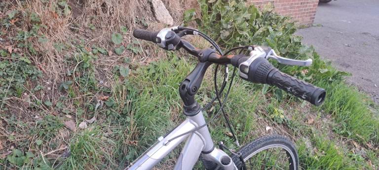 Lovely hybrid aluminium frame road bike 