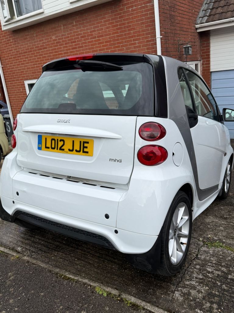 SMART CAR WHITE FULL S/HISTORY VERY LOW MILAGE 