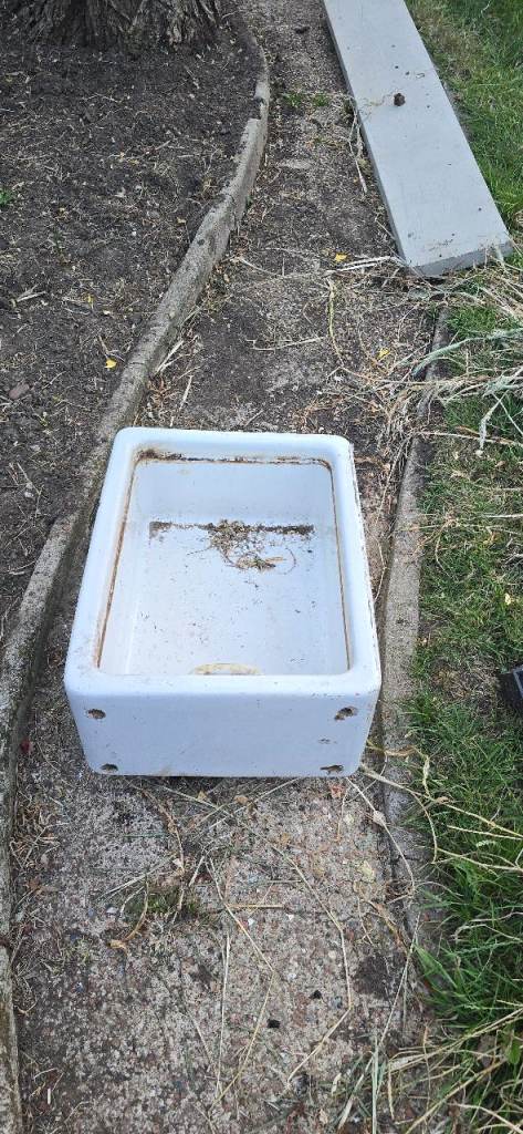 White Ceramic butler Sink – Fair Condition