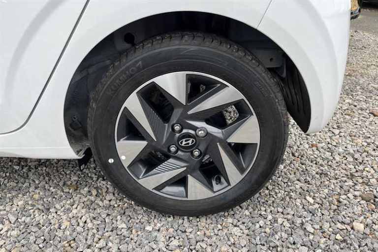 2025 Hyundai i10 1.0 [63] Advance 5dr Auto [Nav] HATCHBACK PETROL Automatic