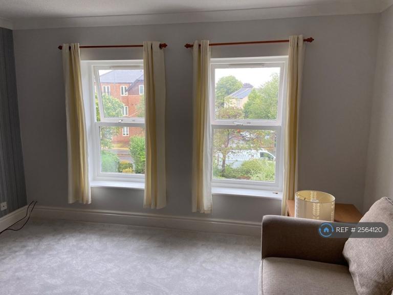 2 bedroom flat in Nicholas Gardens, York, YO10 (2 bed) (#2564120)